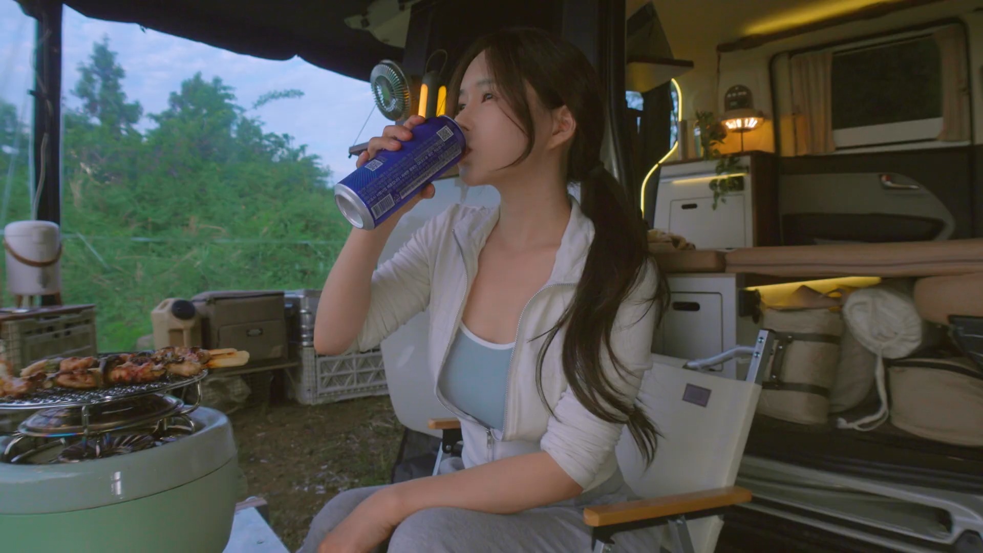 北方持续高温 三亚“清凉一夏”受亲子游欢迎